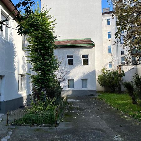 Traveler Lodging Wien Exteriör bild